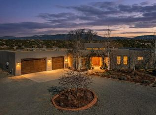 20 Vista Calabasas, Santa Fe, NM 87506