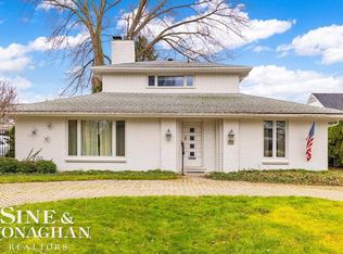 89 Handy Rd, Grosse Pointe Farms, MI 48236