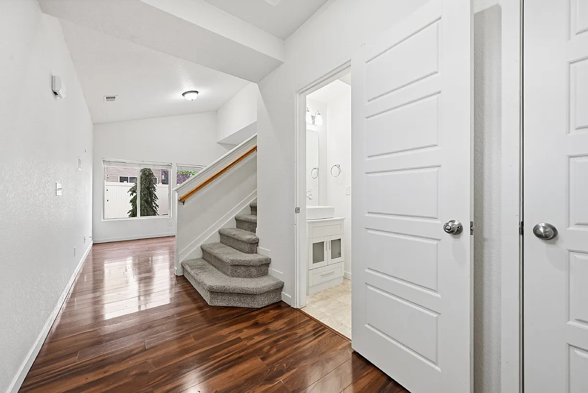 Building Photo - 5256 Andes St
