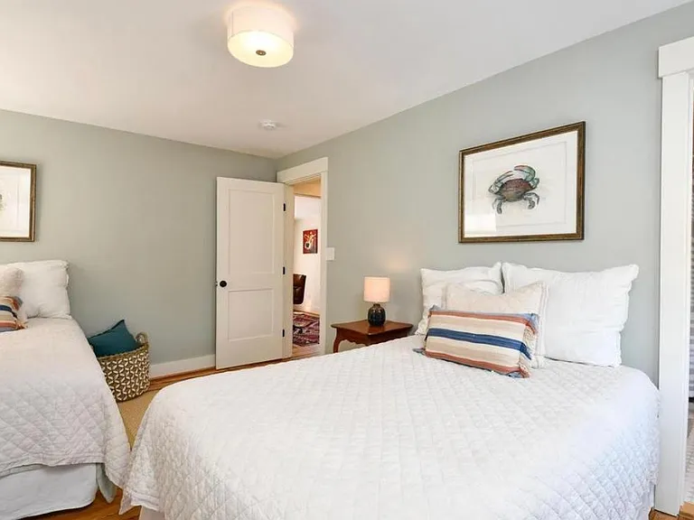 Upstairs guest room with en-suite bathroom