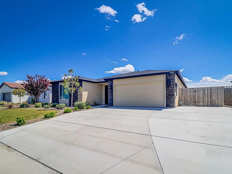 15017 Maryvale Ave — Photo 3