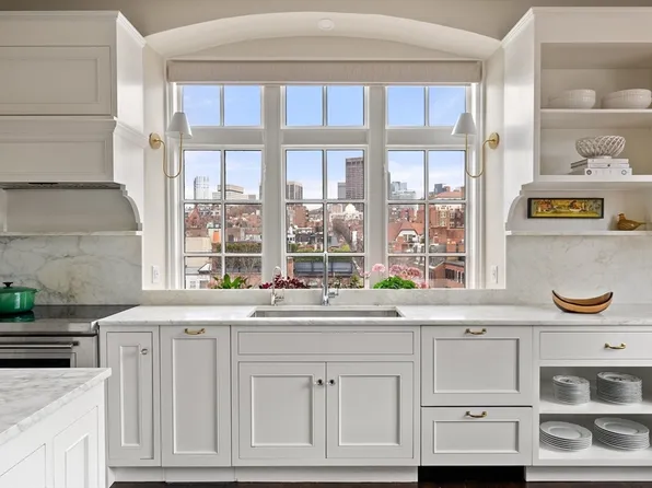 101 Chestnut St APT R, Boston, MA 02108