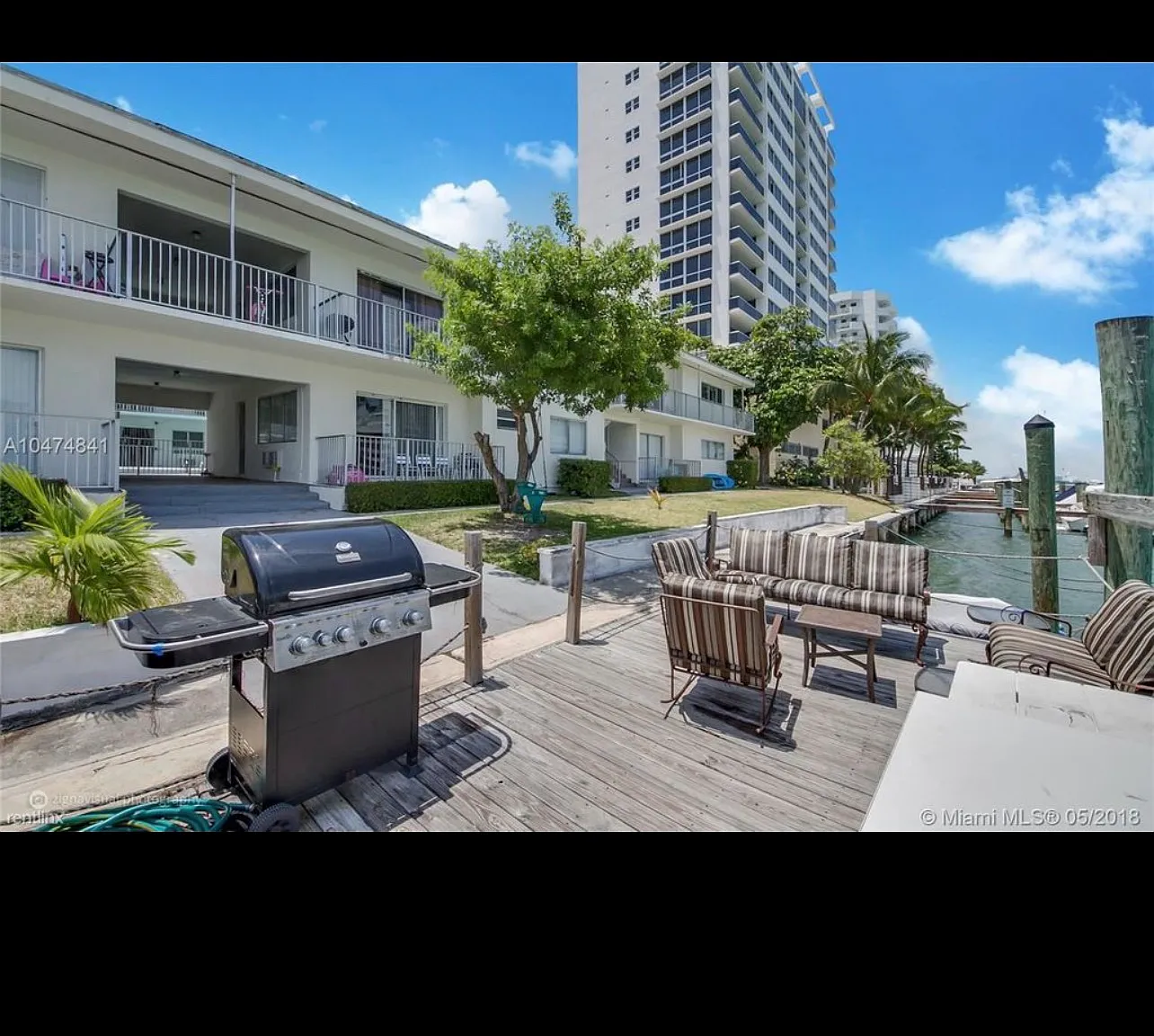 2 bed, 977 sqft, $2,300 — Photo 2