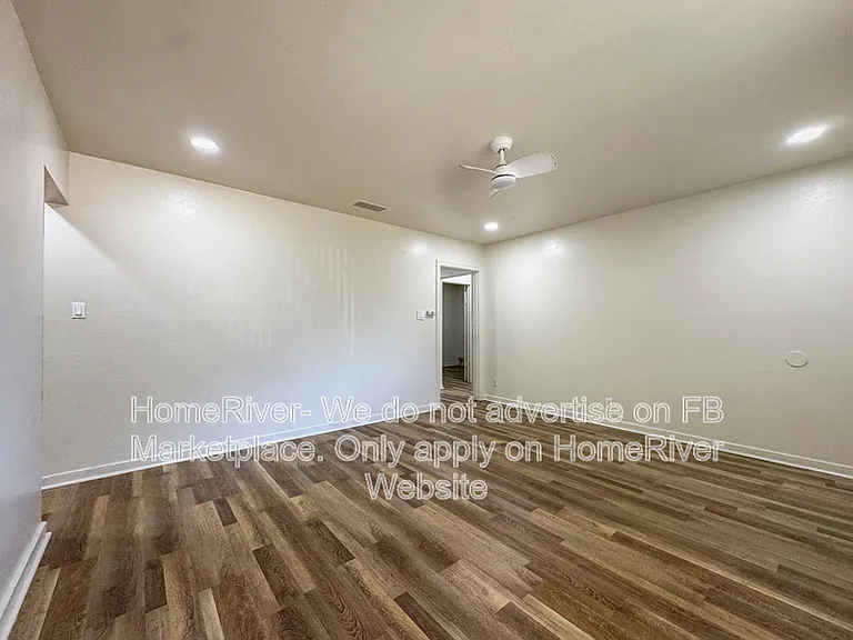 2336 Darwin St — Photo 6
