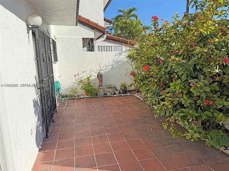 1331 SW 124th Ct #E-3 — Photo 3
