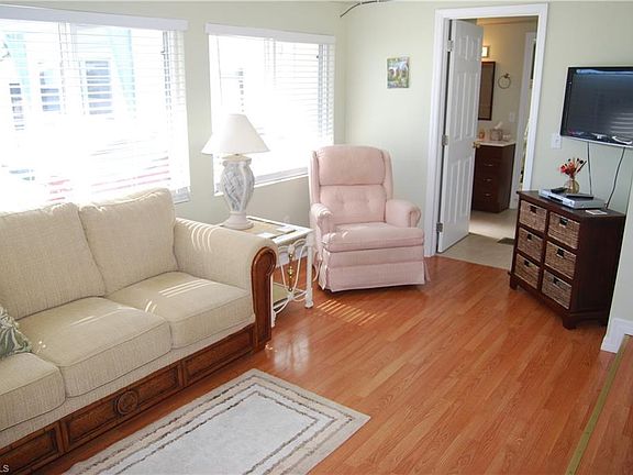 5th image of 20550 River Dr