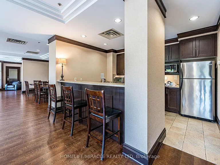 18 Harding Blvd #121 — Photo 40
