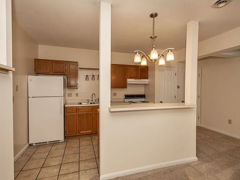 Walk to UC & UC Medical | 1BR/2BR Apartments — Photo 47