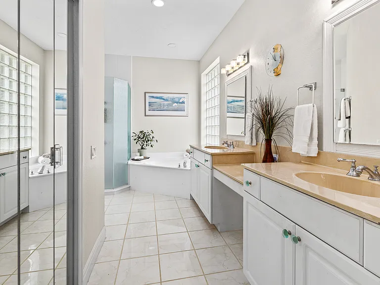 7105 Victoria Cir — Photo 17