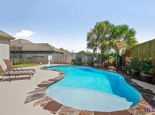 11394 Pleasant Knoll Dr, Denham Springs, LA 70726