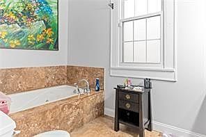 5th image of 915-91 Montegut St