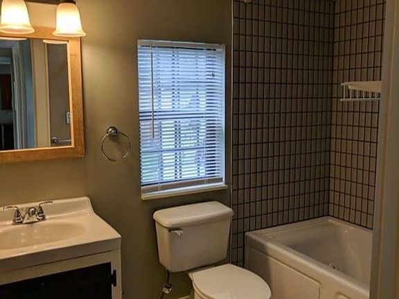 5th image of 1112 Callaway Ave
