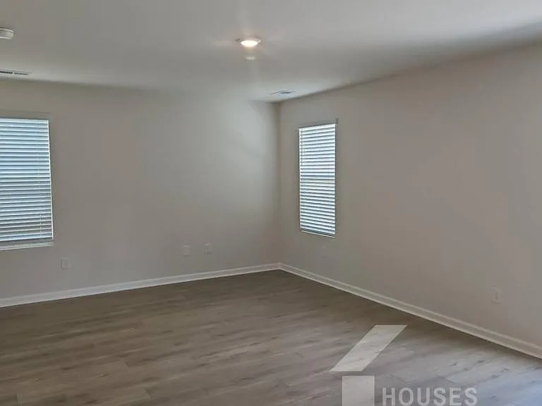 338 Prosperity Ln — Photo 5