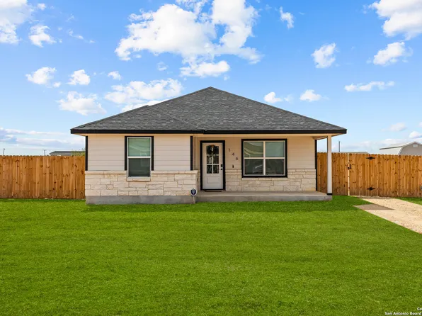 146 Granjeno, Pleasanton, TX 78064