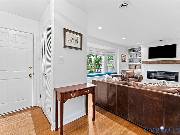 3rd image of 8516 Academy Rd