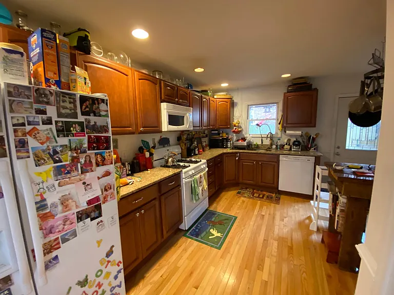 40 Poultney St — Photo 8