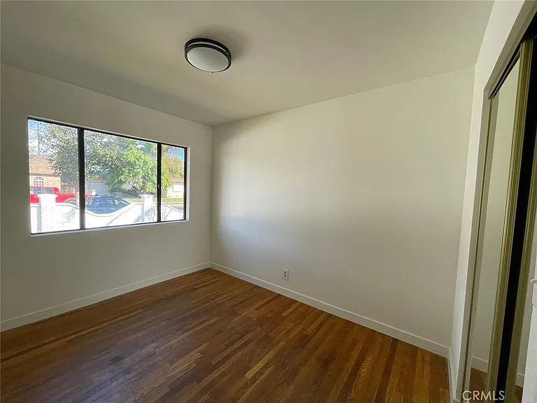 7359 Amestoy Ave — Photo 28