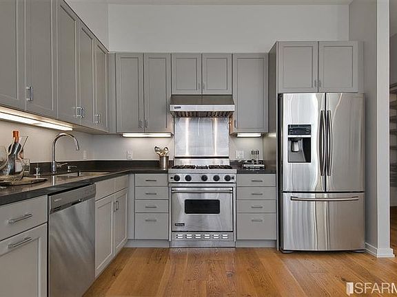 4th image of 207 King St APT 409