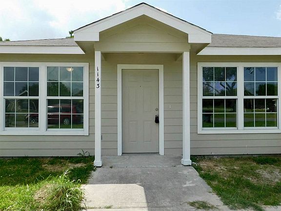 3rd image of 1143 Thomas Blvd