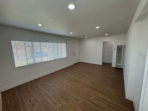 3rd image of 1064 W 210th St