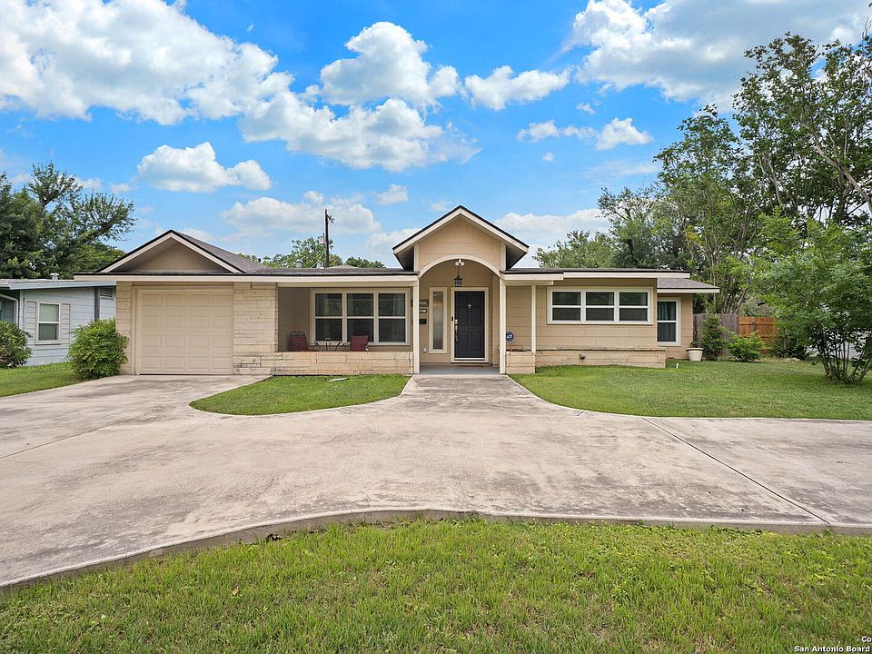 1st image of 643 ROBINHOOD PL