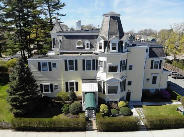 45 Ayrault St APT 8, Newport, RI 02840