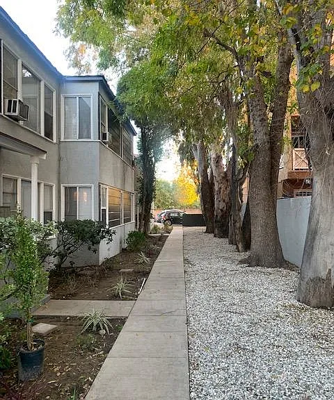 11610 Oxnard St #1 — Photo 18