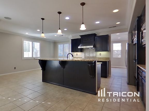5th image of 23547 Kathryn St