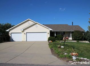 440 Mackenzie Pl, Metamora, IL 61548