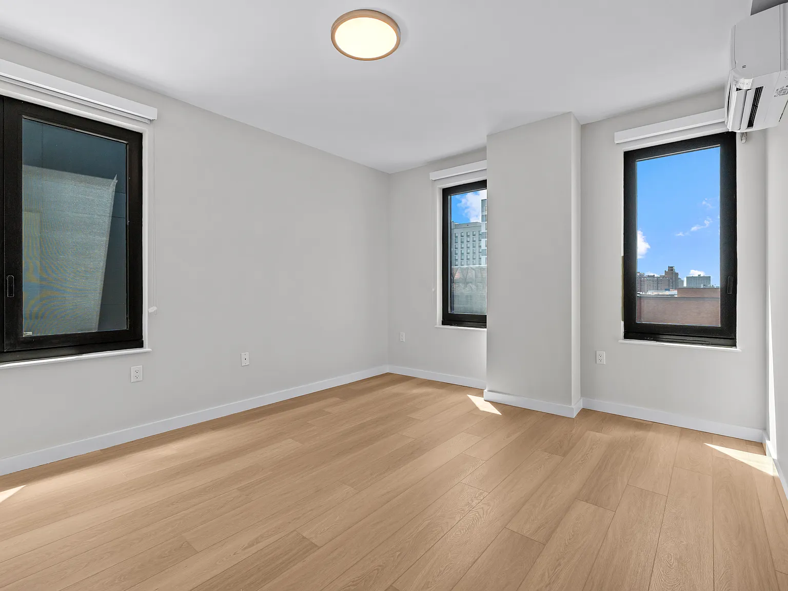 2905 West 17th Street — Photo 2