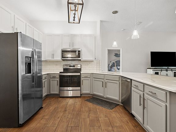 4th image of 6741 Beatrix Dr