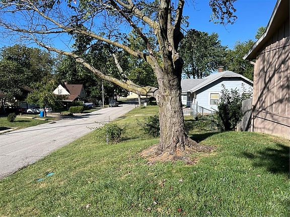 2nd image of 2900 W 43rd Ter