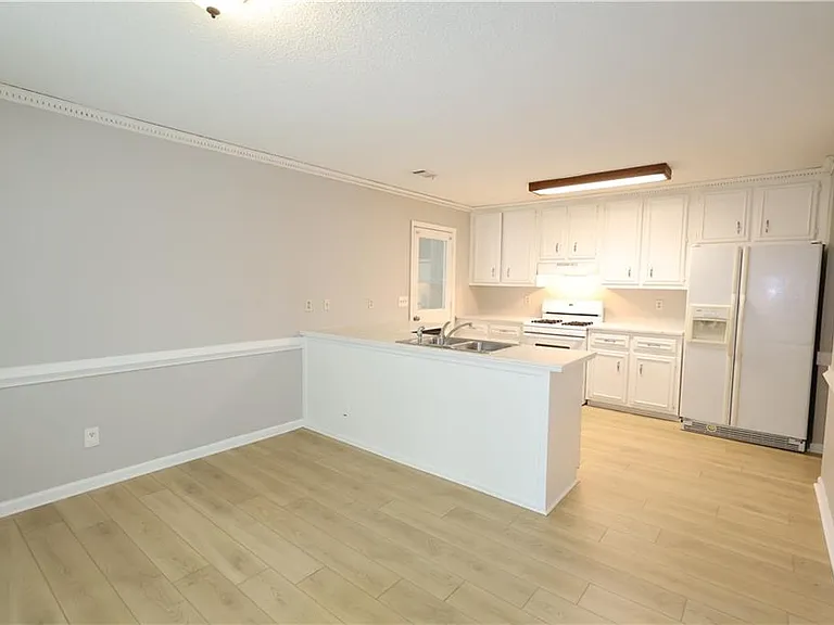 1092 Mountain Springs Dr NW — Photo 4
