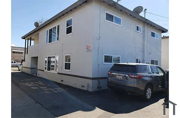 Building Photo - 1430 S Sycamore St #D
