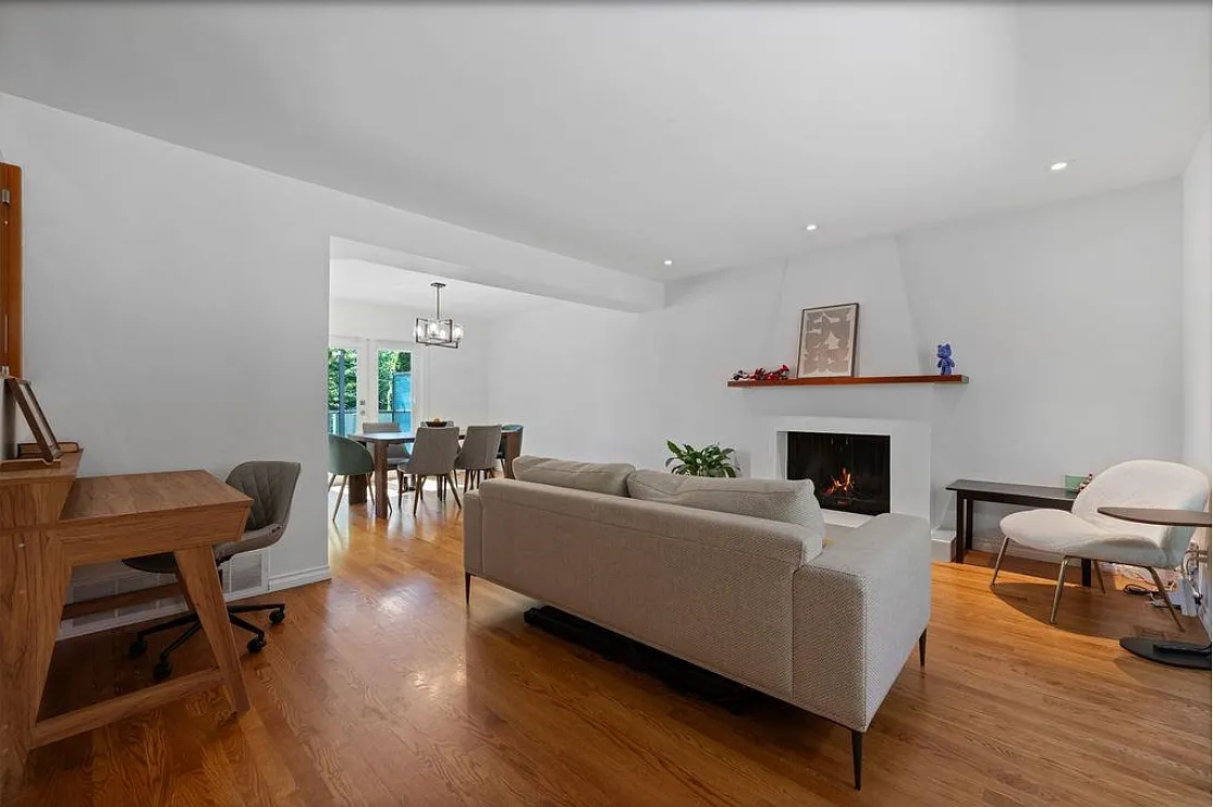 Elegant 4Bed/2.5 Bath in North Vancouver — Photo 3