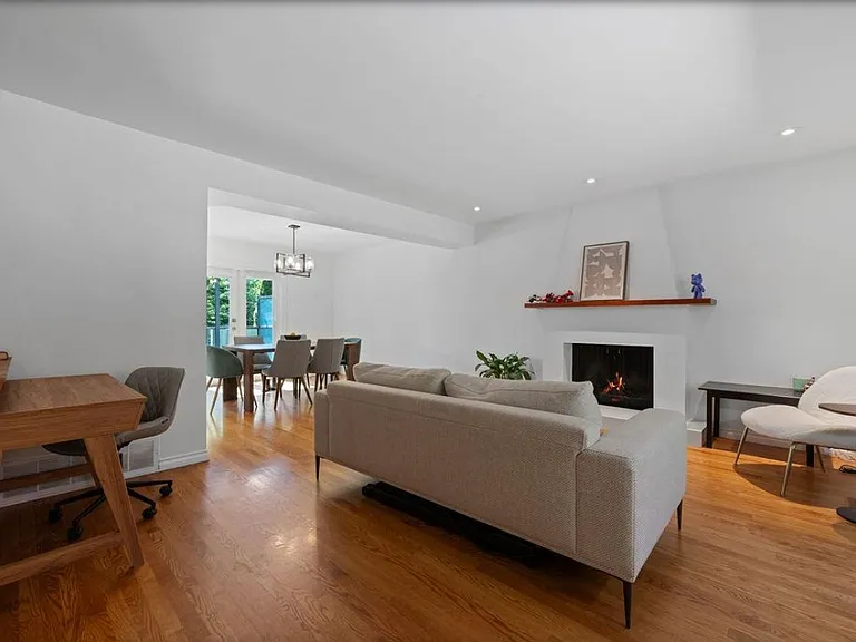 707 Braemar Rd E — Photo 3