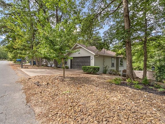 3rd image of 21 Tibberton Circle Dr