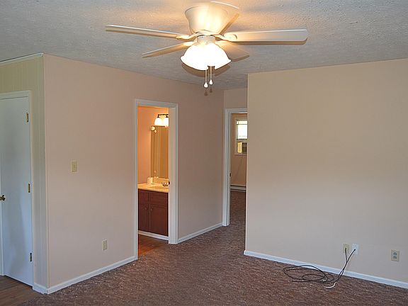 Hallway into the bedrooms