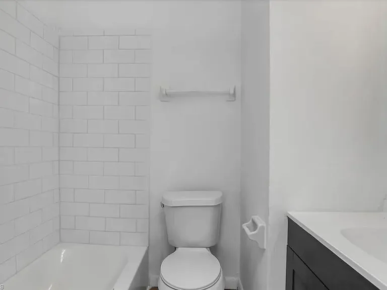 1143 Joel Blvd #B — Photo 2