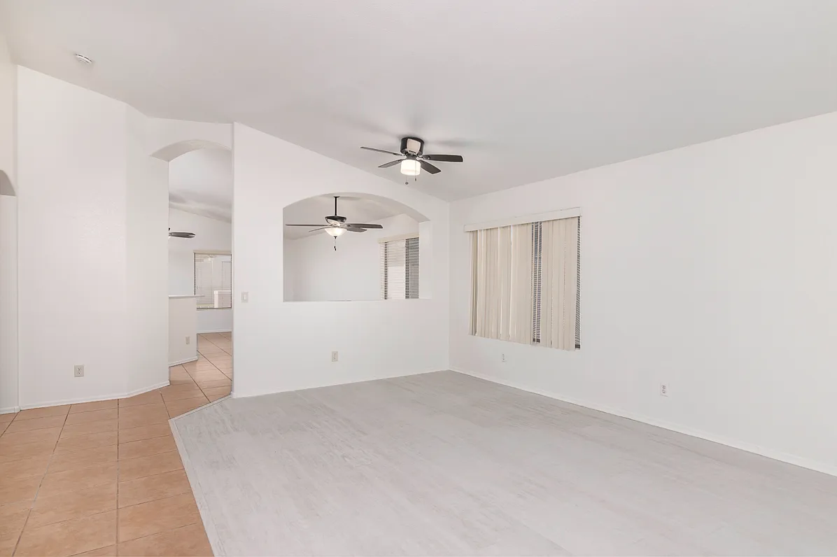 4 bed, 1946 sqft, $2,395 — Photo 3
