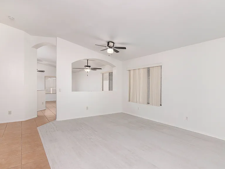 537 E Appaloosa Rd — Photo 3