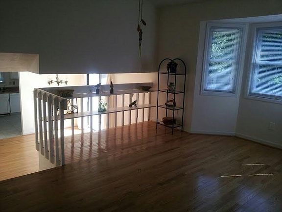 4th image of 4982 Station Cir
