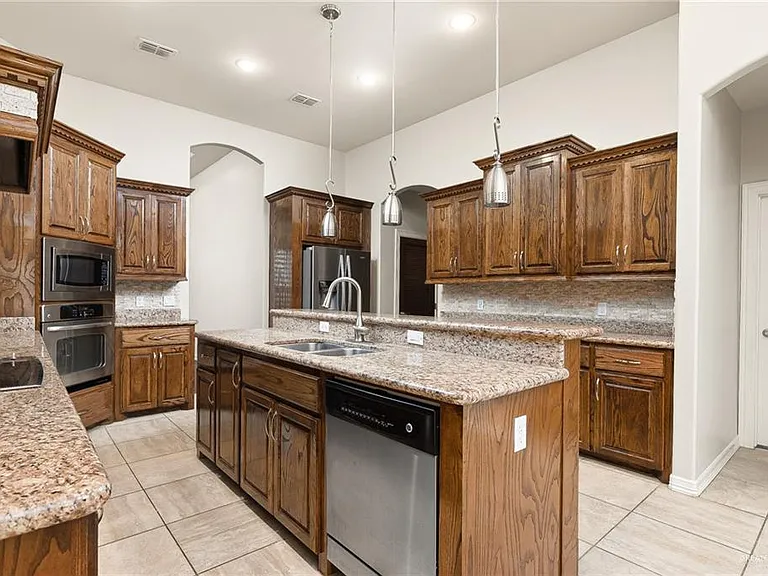 3307 Santa Iliana — Photo 3