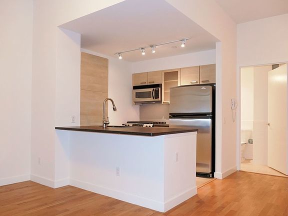3rd image of 88 Leonard St APT 415
