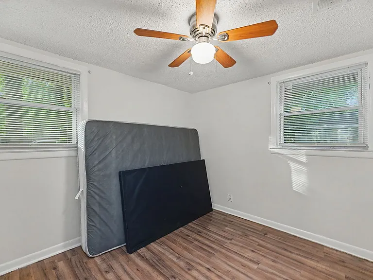 4202 Barnwell St — Photo 9