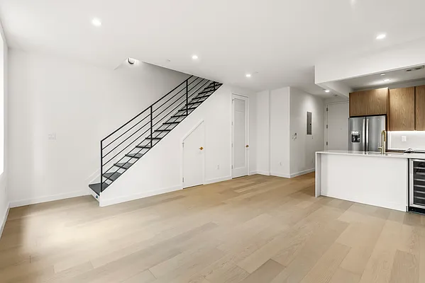 285 Kingsland Avenue #PH