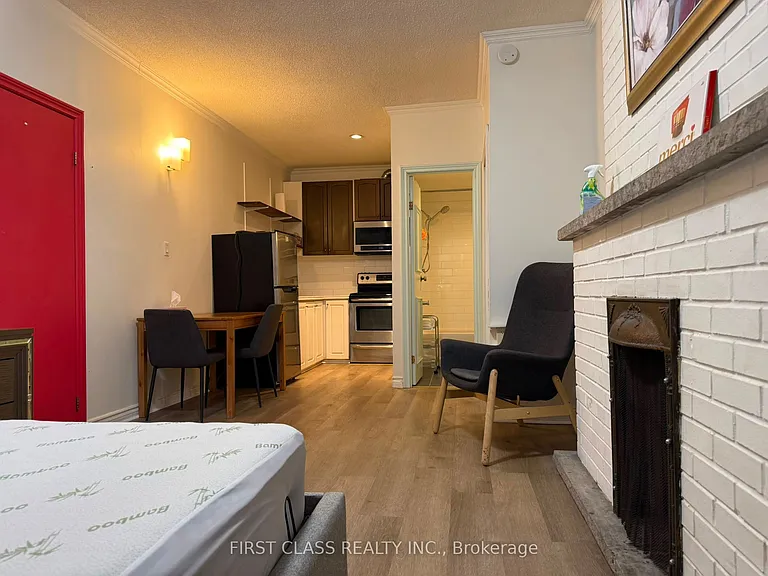 366 Lippincott St #1A — Photo 5