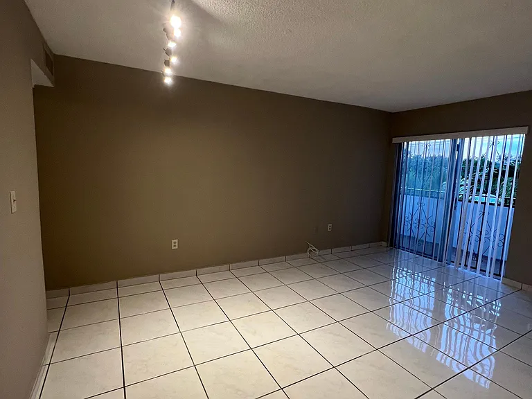 2498 SW 17th St #4303 — Photo 6