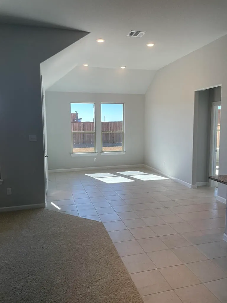 3 bed, 1711 sqft, $2,475 — Photo 3