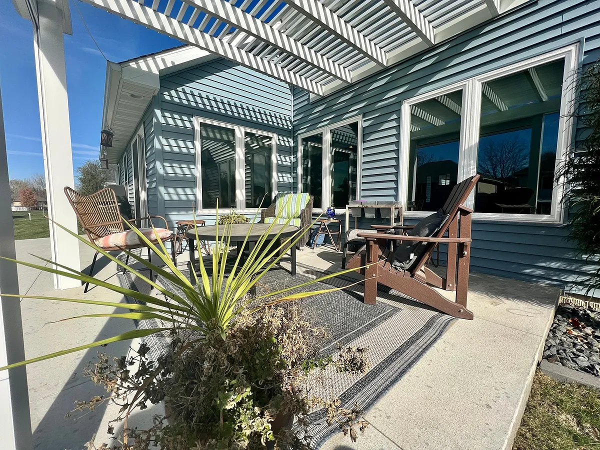 Patio under modern gondola - 725 Melendy Ln